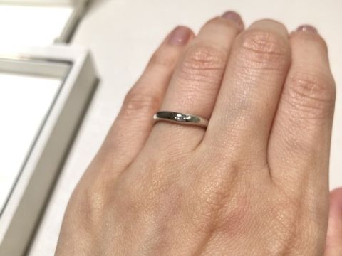 【MIKIMOTO(ミキモト)の口コミ】 石はついていないですが，深すぎないV字で指が細く見えます。ペアリングの…
