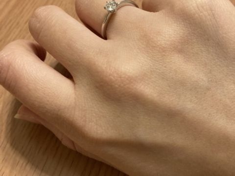 【アイプリモ(I-PRIMO)の口コミ】 彼がプロポーズ前にひとりで選んでくれた指輪なのですが、ダイヤモンドの…