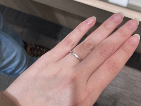 【Something Blue(サムシングブルー)の口コミ】 初めて知るブランドの指輪でしたが、ダイヤモンドの輝きがとても控えめで…
