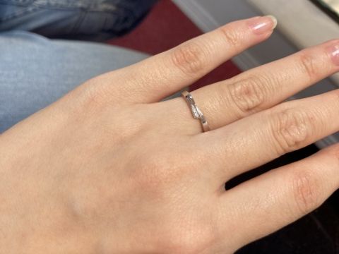 【アンジェリックフォセッテ(Angelique Fossette)の口コミ】 色々なショップでたくさんの指輪を見てきましたが、このデザインは初めて…