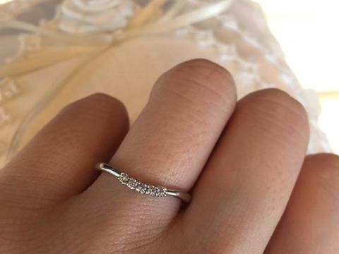 【COLANY(コラニー)の口コミ】 ハーフエタニティほどダイヤはなくて良いけど、1つも寂しいなあと思ってい…