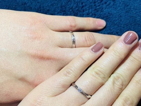 【銀座ダイヤモンドシライシの口コミ】 リングの部分にラインの入ったデザインが気に入りました。単石を主張しす…