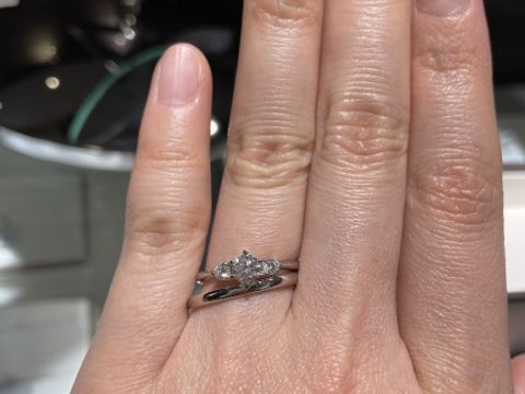 【アイプリモ(I-PRIMO)の口コミ】 メレダイヤが着いている婚約指輪がいいなと思っている方にオススメです！
…