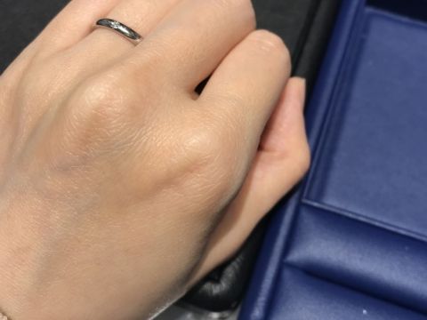 【銀座ダイヤモンドシライシの口コミ】 一粒ダイヤで、シンプルな雰囲気ながらも、さりげない可愛らしさ、個性が…