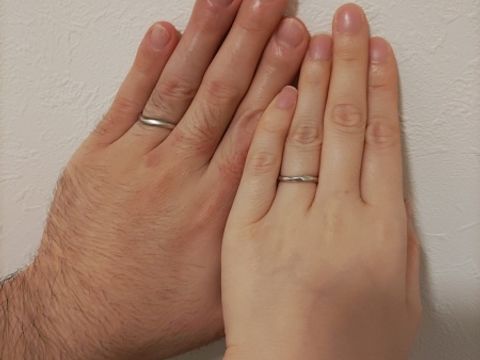 【銀座ダイヤモンドシライシの口コミ】 職場にも付けていけるような、ダイヤなしのシンプルなデザインだったこと…