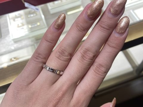 【カルティエ(Cartier)の口コミ】 デザインが可愛いです。
少し太さがあるので男性でも着けやすいかと思いま…