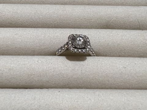 【ケイウノ ブライダル(K.UNO BRIDAL)の口コミ】 妻が自分好みの婚約指輪を作りたいということでフルオーダーで指輪を作り…