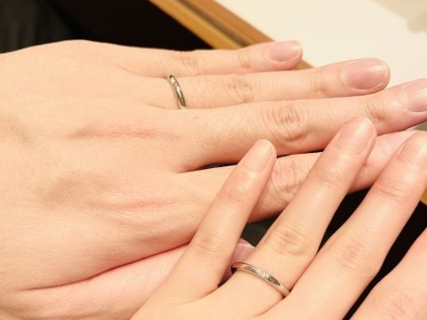 【銀座ダイヤモンドシライシの口コミ】 こちらの指輪は、最初に見た時からお互いいいなと思いました。シンプルで…