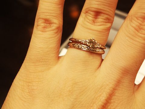 【ケイウノ ブライダル(K.UNO BRIDAL)の口コミ】 ベラフォッツァという結婚指輪に惚れ込みました。
太さがあり存在感もあり…