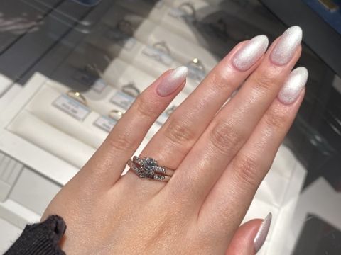 【銀座ダイヤモンドシライシの口コミ】 ダイヤモンドにこだわっていらっしゃるので、どの指輪のダイヤモンドも繊…