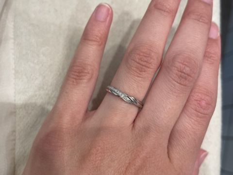 【エクセルコダイヤモンド(EXELCO DIAMOND)の口コミ】 指輪のデザインが素敵でした。指輪が多少回っても、気にならないデザイン…