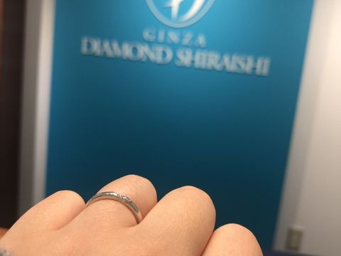 【銀座ダイヤモンドシライシの口コミ】 中々ないデザインで、シンプルの中に個性光る指輪です。
遠くから見ると一…