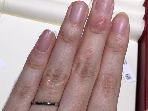 【カルティエ(Cartier)の口コミ】 シンプルで細めのストレートラインのプラチナリングです。太さは結構細め…