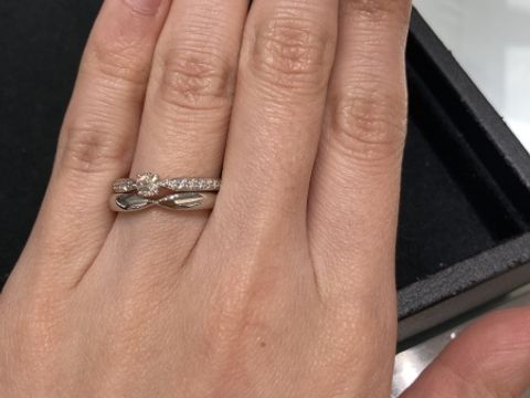 【ティファニー(Tiffany & Co.)の口コミ】 仕事上派手でない結婚指輪の方がいいけど、シンプルすぎるデザインも寂し…