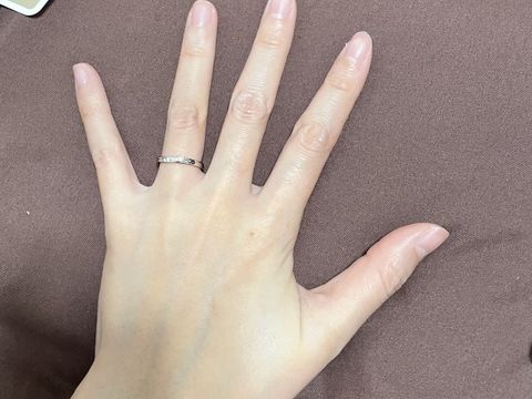 【PILOT BRIDAL(パイロットブライダル)の口コミ】 デザインと耐久性で選びました。パートナーの仕事柄、指輪に傷がついたり…