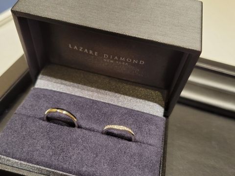 【ラザール ダイヤモンド(LAZARE DIAMOND)の口コミ】 夫の指輪は『ブリス』という鍛造のストレートの形にしました。私の指輪は…