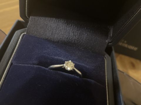 【銀座ダイヤモンドシライシの口コミ】 プロポーズリングと一緒にダイヤモンドは貰っていたので、リング部分のみ…