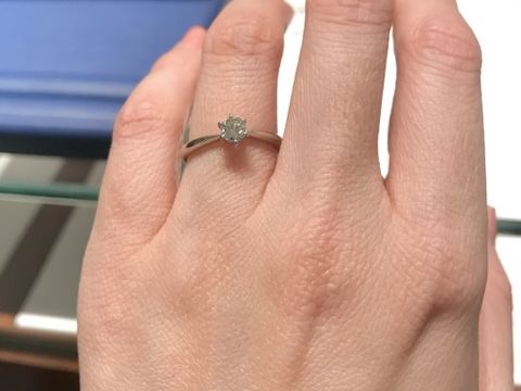 【銀座ダイヤモンドシライシの口コミ】 センターのダイヤモンドが主役として1番引き立つソリティアのリングです。…