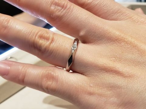 【ブシュロン(BOUCHERON)の口コミ】 もともとBOUCHERONさんの指輪をホームページで見ていて、一目惚れでした。…