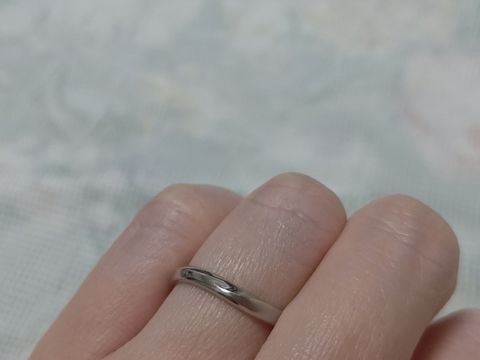 【銀座ダイヤモンドシライシの口コミ】 何種類かお店の方に指輪を出して頂き彼氏が自分で好きな指輪を選びました…