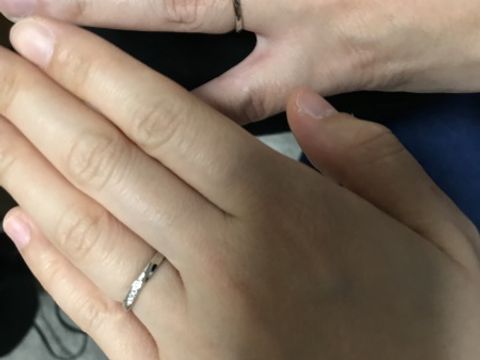 【4℃ BRIDAL(ヨンドシーブライダル)の口コミ】 デザインが指に合って違和感なかったので。シンプルなデザインとストレー…