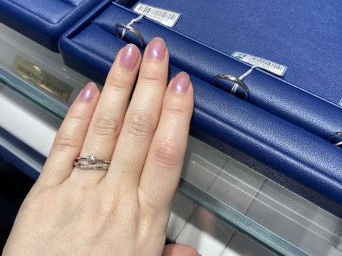 【銀座ダイヤモンドシライシの口コミ】 婚約指輪デザインは、王道であるセンターダイヤモンドに絞って探していま…