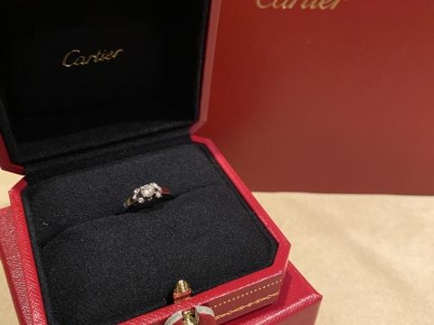 【カルティエ(Cartier)の口コミ】 デザイン、かわいらしい
いかにも婚約指輪らしいものを渡したくてバレリー…