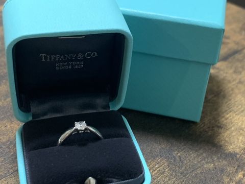 【ティファニー(Tiffany & Co.)の口コミ】 ティファニーの定番6本爪のティファニーセッティングのデザインも素敵でし…