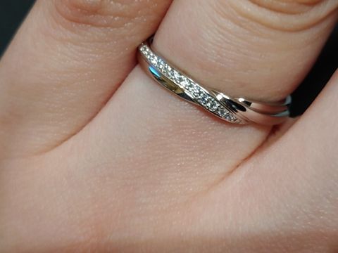【エクセルコダイヤモンド(EXELCO DIAMOND)の口コミ】 指がしっかりしているため細い指輪よりはある程度太さがある指輪を探して…