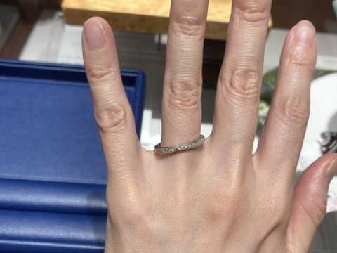 【銀座ダイヤモンドシライシの口コミ】 憧れのハーフエタニティリングが思ったよりも良心的な価格で驚きました。…