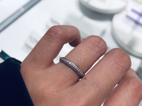 【STAR JEWELRY(スタージュエリー)の口コミ】 ミルグレインのハーフエタニティのものをずっと探していました。この指輪…