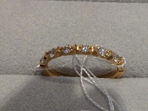 【STAR JEWELRY(スタージュエリー)の口コミ】 ハーフエタニティのようなデザインだが、ダイヤの一粒ずつが大きく、存在…