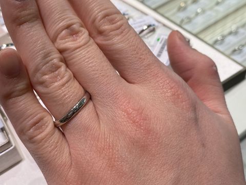 【アイプリモ(I-PRIMO)の口コミ】 ザ・結婚指輪という感じのシンプルなデザイン。
シンプルなデザインが好き…