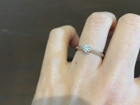 【ラザール ダイヤモンド(LAZARE DIAMOND)の口コミ】 もともと婚約指輪は、一石で且つシンプルなデザインのものへの憧れがあり…