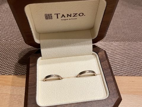 【TANZO.(鍛造指輪)の口コミ】 婚約指輪も同日にこちらで選びました。
この先長く身につけるものなので、…