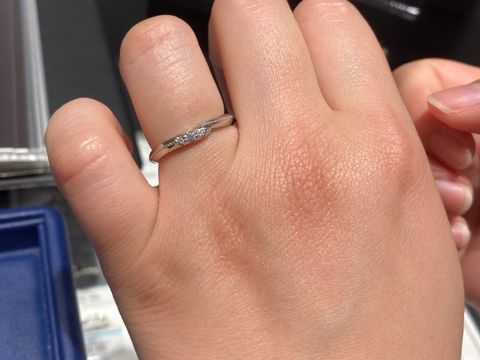 【エクセルコダイヤモンド(EXELCO DIAMOND)の口コミ】 ミル打ちのリングを求めて5店舗目に来店しました。エクセルコさんの流線的…