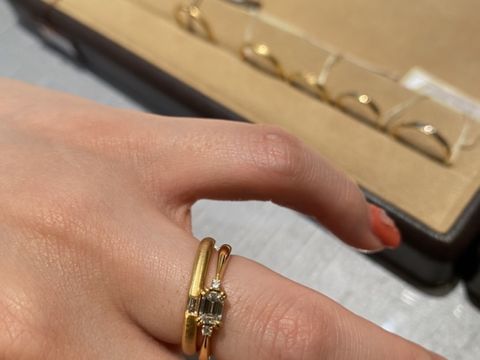 【ORECCHIO(オレッキオ)の口コミ】 エメラルドカットのダイヤがかっこいいと思って店舗に見に行きました。ス…