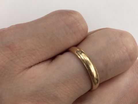 【ヴァンドーム青山(VENDOME AOYAMA)の口コミ】 内側が、内甲丸仕上げで指に自然になじむ着け心地なので、重ね付けにいい…