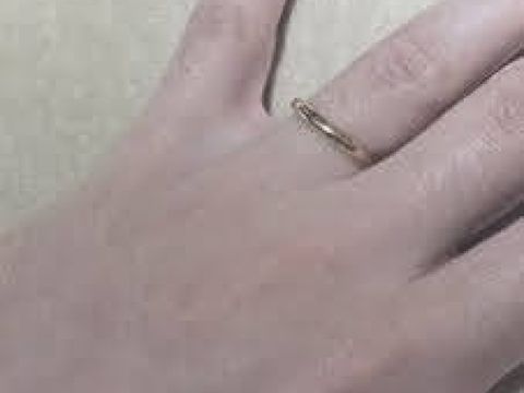 【ブシュロン(BOUCHERON)の口コミ】 シンプルで日常生活に邪魔にならないリングです。
また、重ね付けや、ほか…