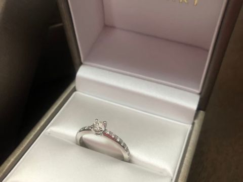 【ブルガリ(BVLGARI)の口コミ】 せっかくなら婚約指輪もつけ続けられるものがいいと思っており、BVLGARIと…