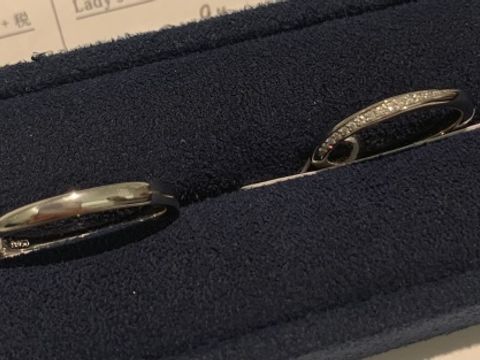 【4℃ BRIDAL(ヨンドシーブライダル)の口コミ】 婚約指輪と同じシリーズで、婚約指輪と重ね付けできるようにこちらの指輪…