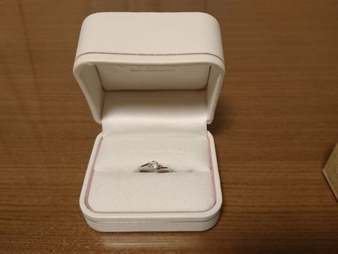 【さくらダイヤモンドの口コミ】 店頭に大きなポスターで広告されていたので、初めに試着させてもらいまし…