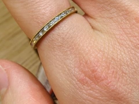 【Love Bond(ラブボンド)の口コミ】 変わったデザインのエタニティリングが目に止まったので、試着させて頂き…