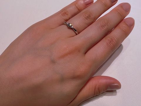 【アイプリモ(I-PRIMO)の口コミ】 普段でもつけられて長く使えるようにシンプルでダイヤも小さめのものにし…