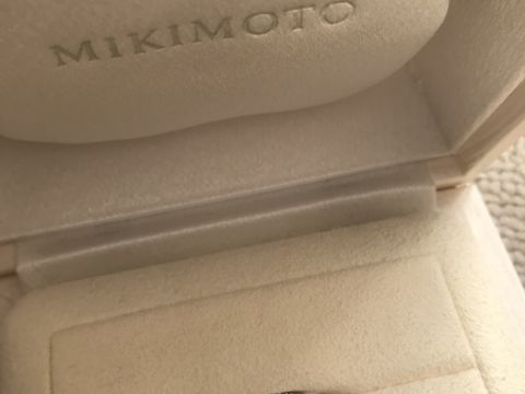 【MIKIMOTO(ミキモト)の口コミ】 シンプルで細過ぎない結婚指輪を探していました。
たくさんのブランドの指…