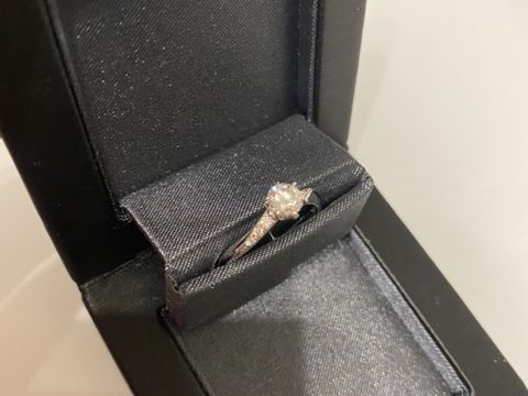 【ラザール ダイヤモンド(LAZARE DIAMOND)の口コミ】 婚約指輪なので、私がお店で選んだわけではありませんが、とても気に入っ…