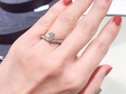 【ショーメ(CHAUMET)の口コミ】 ジョゼフィーヌシリーズの中でも比較的シンプルで、飽きのこないデザイン…