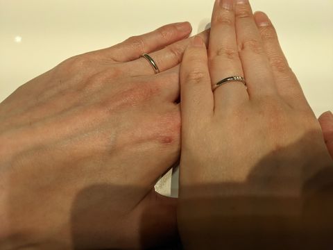 【4℃ BRIDAL(ヨンドシーブライダル)の口コミ】 素材がプラチナで、ダイヤが3石入っているもの。留め方が完全に埋まってい…