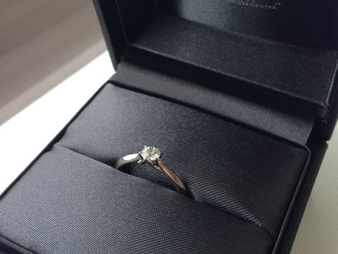 【ラザール ダイヤモンド(LAZARE DIAMOND)の口コミ】 元々、シンプルなTHE婚約指輪！というような指輪が希望でした。ラザールダ…