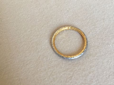 【MALCOLM BETTS(マルコムベッツ)の口コミ】 主人も私も細身のデザインに絞って探していましたが、細身だとどこか安っ…